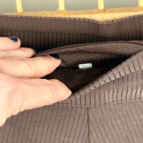 Lululemon Ribbed Softstreme Zip Leg High-Rise Crop Pant Size 14 Espresso - Picture 7 of 12